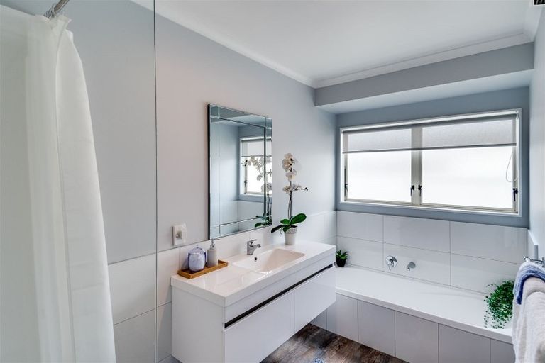 Photo of property in 4 Gresham Place, Taradale, Napier, 4112