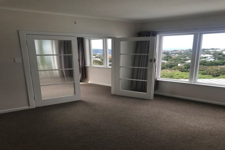 Photo of property in 2 Garden Road, Northland, Wellington, 6012