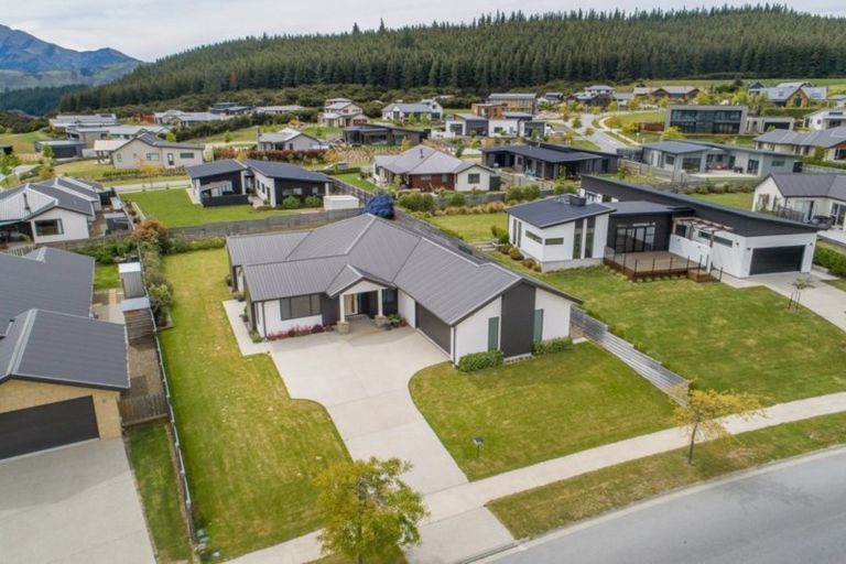 Photo of property in 32 Infinity Drive, Wanaka, 9305