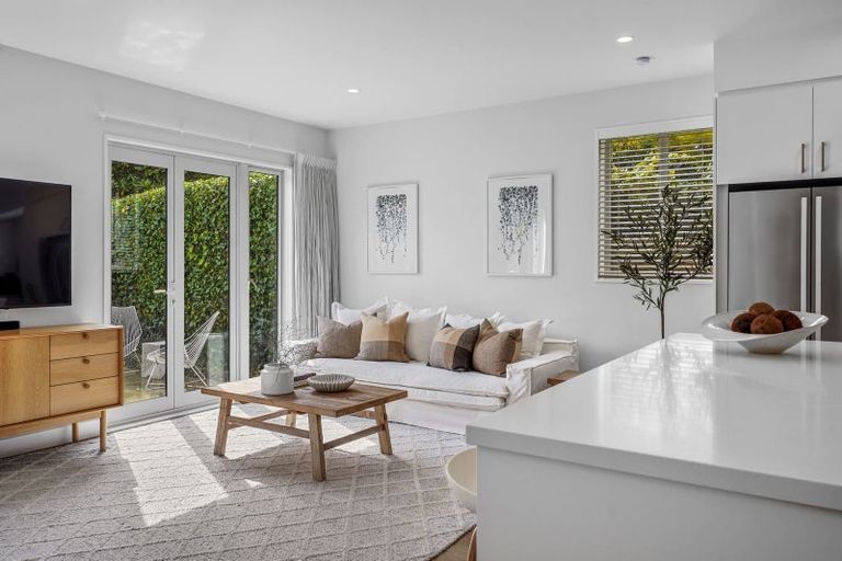 Photo of property in 17 Innes Road, St Albans, Christchurch, 8052