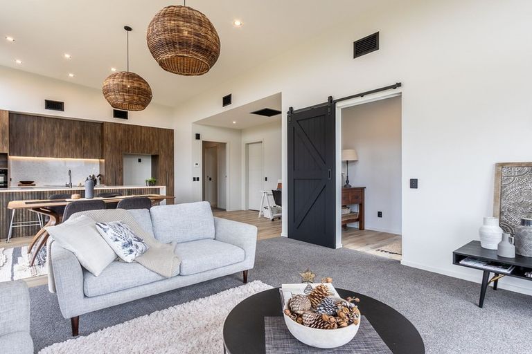 Photo of property in 8 Mirek Street, Waikanae, 5036