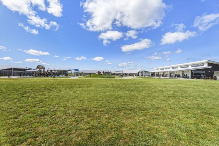 Photo of property in 8 Tauhinu Place, Papamoa, 3118