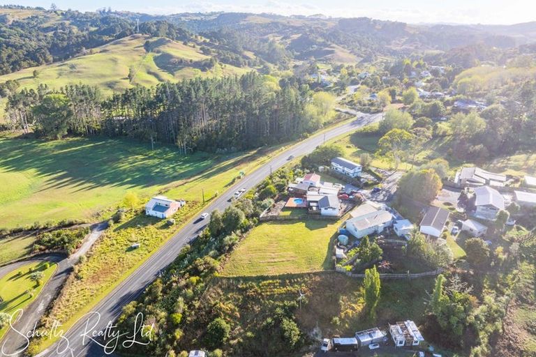 Photo of property in 10 Skelton Crescent, Paparoa, 0571