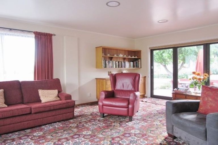 Photo of property in 20 Exploration Way, Whitby, Porirua, 5024