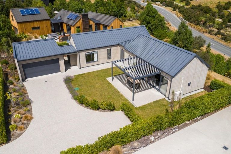 Photo of property in 28 Mckellar Drive, Jacks Point, Queenstown, 9371