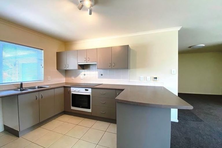 Photo of property in 28 Milson Drive, Papakura, 2110