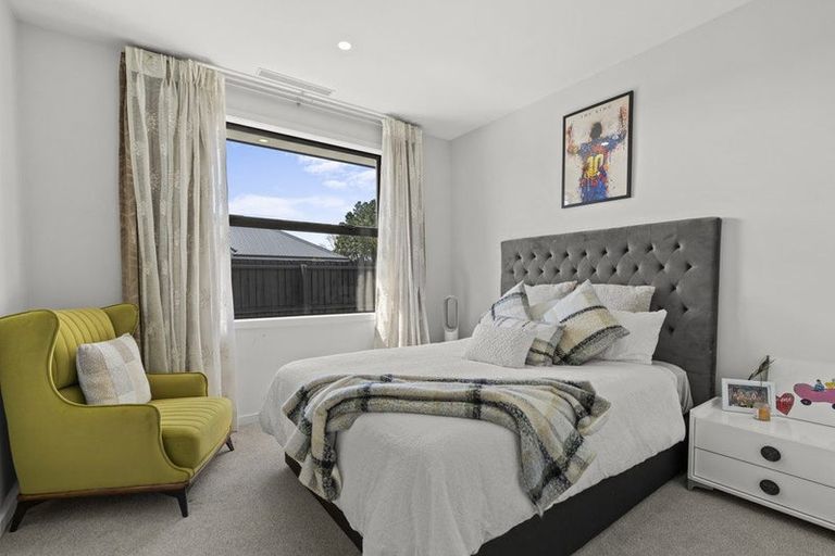 Photo of property in 34 Evelyn Crescent, Marshland, Christchurch, 8083