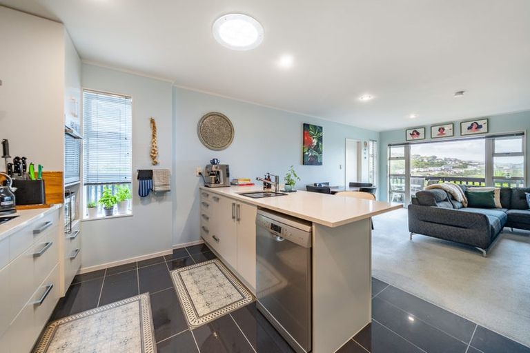 Photo of property in 15 Marjory Close, Broadmeadows, Wellington, 6035