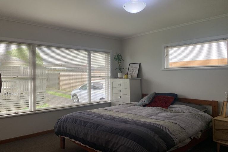 Photo of property in 90 Matipo Road, Te Atatu Peninsula, Auckland, 0610