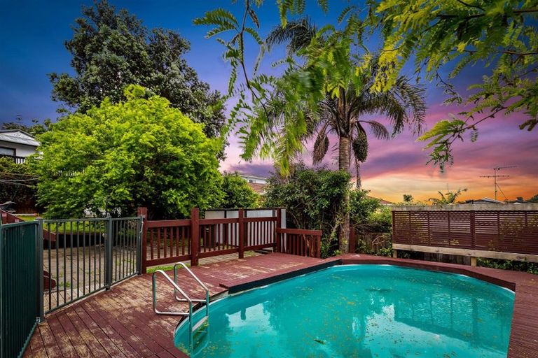 Photo of property in 17 Ebony Place, Massey, Auckland, 0614