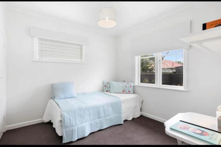 Photo of property in 11 Hikurangi Street, Te Atatu Peninsula, Auckland, 0610