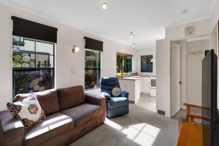 Photo of property in 70-76 Whiteley Street, Moturoa, New Plymouth, 4310