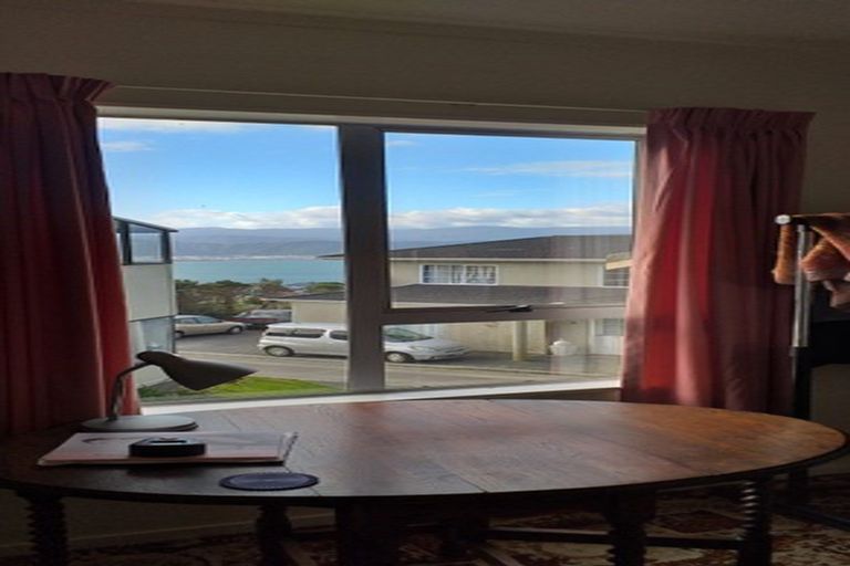 Photo of property in 2b Sunhaven Drive, Newlands, Wellington, 6037