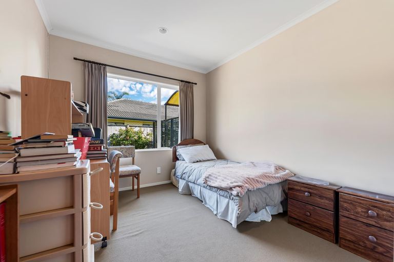 Photo of property in 48 Aberdeen Crescent, Wattle Downs, Auckland, 2103