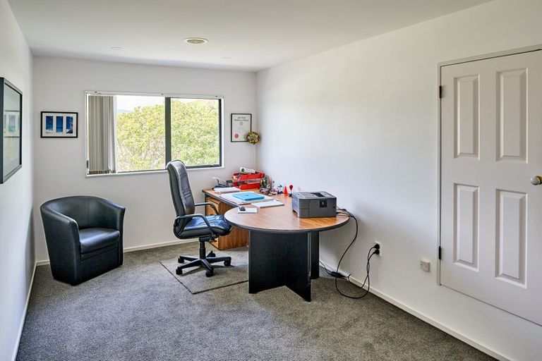 Photo of property in 30 Molyneux Close, Whitby, Porirua, 5024