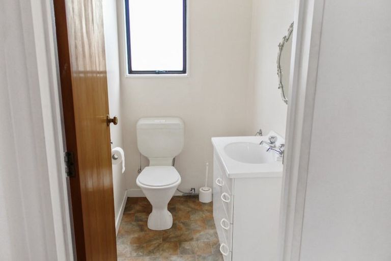 Photo of property in 18 Peter Hall Drive, Kelvin Grove, Palmerston North, 4414