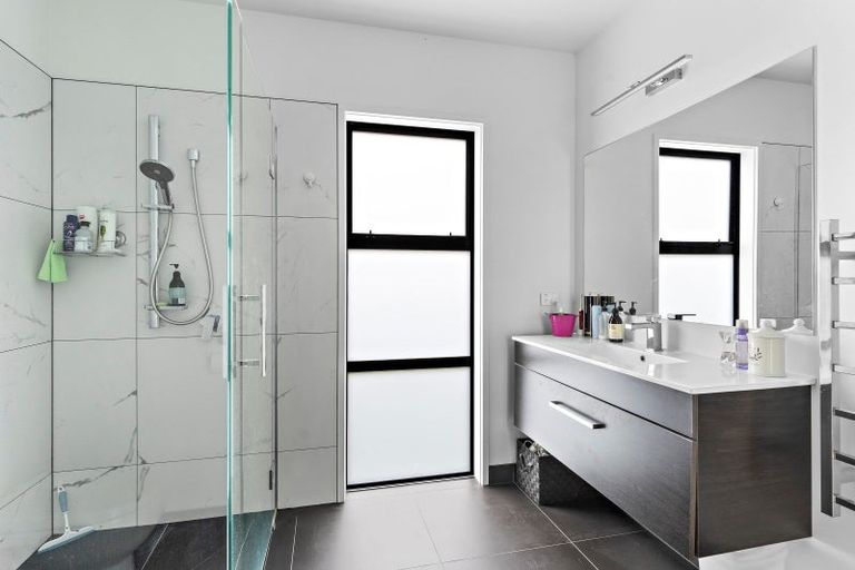 Photo of property in 5 James Kidd Place, Greytown, 5712