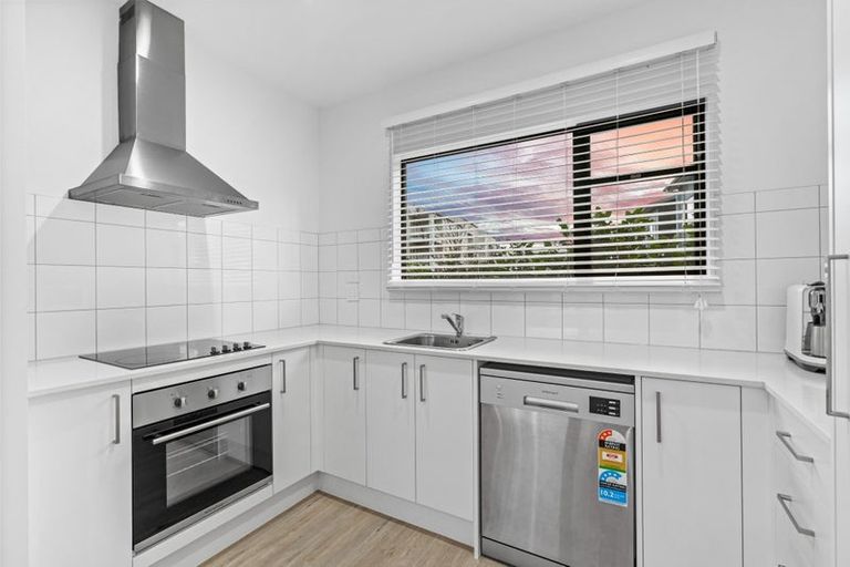 Photo of property in 37 Eileen Newey Place, Henderson, Auckland, 0612