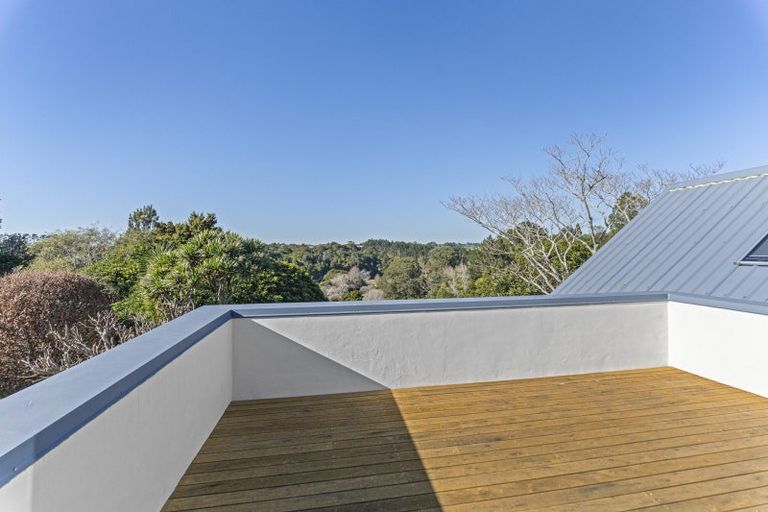 Photo of property in 3 Waiwera Place, Merrilands, New Plymouth, 4312