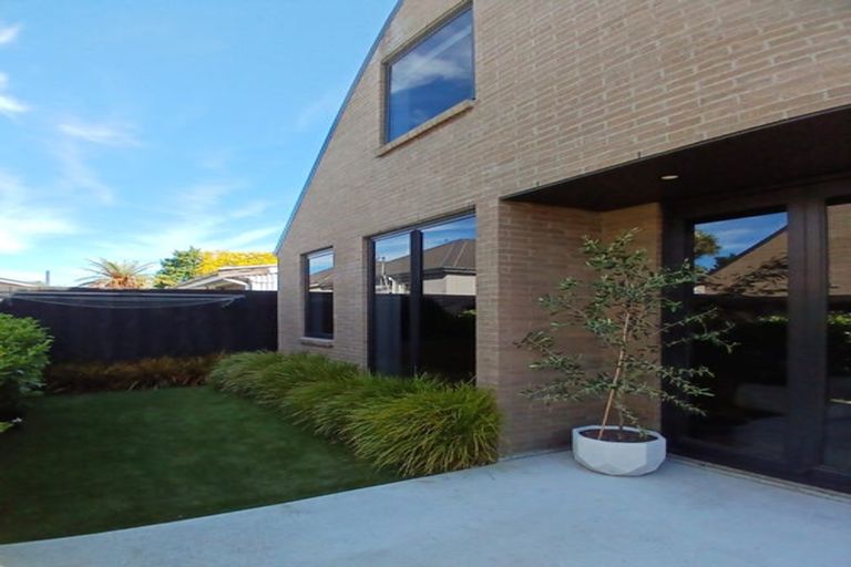 Photo of property in 2/20 Dickens Street, Addington, Christchurch, 8024