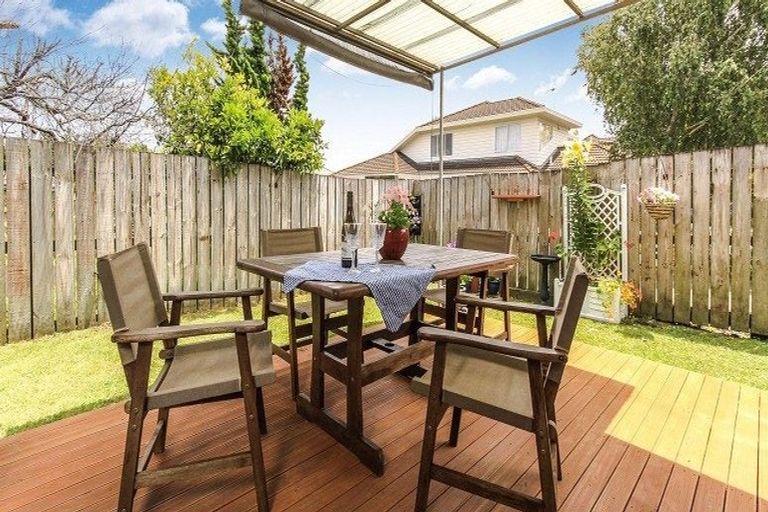 Photo of property in 2/49 Fortunes Road, Half Moon Bay, Auckland, 2012