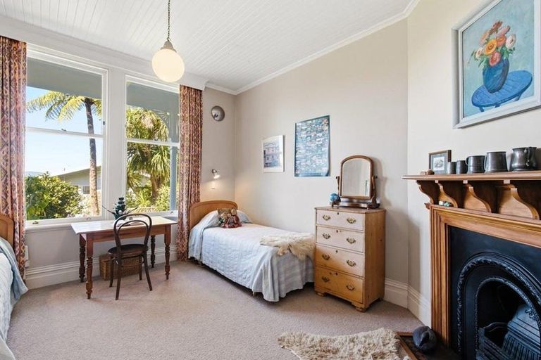 Photo of property in 12 Fairview Crescent, Kelburn, Wellington, 6012