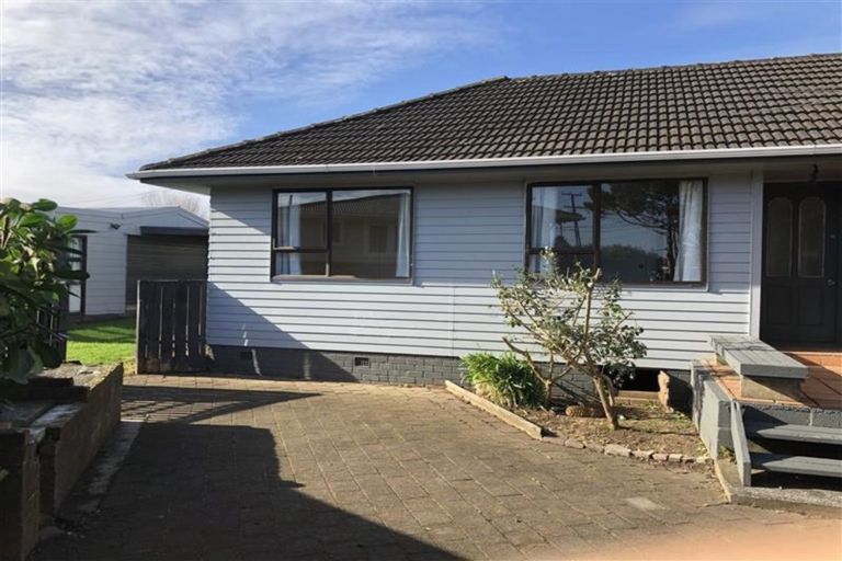 Photo of property in 77 Tidal Road, Mangere, Auckland, 2022