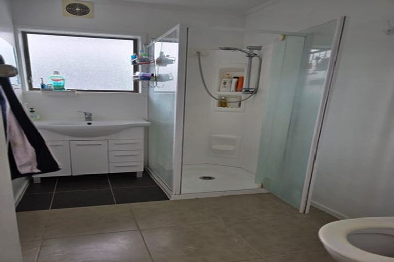 Photo of property in 34 Finn Place, Totara Vale, Auckland, 0629