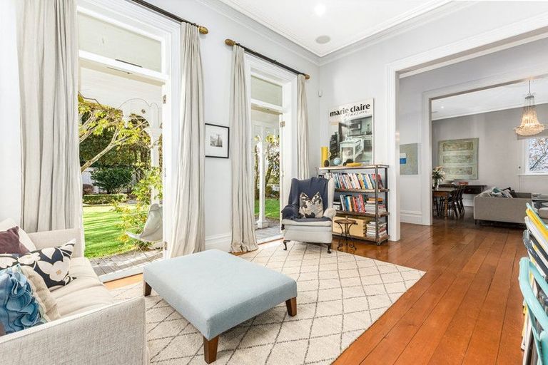 Photo of property in 13 Tinakori Road, Thorndon, Wellington, 6011