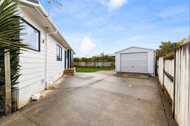 Photo of property in 100 Hillcrest Drive, Kelvin Grove, Palmerston North, 4414