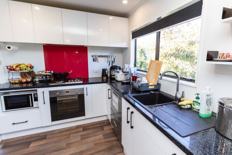 Photo of property in 6 Sasanqua Way, Crofton Downs, Wellington, 6035