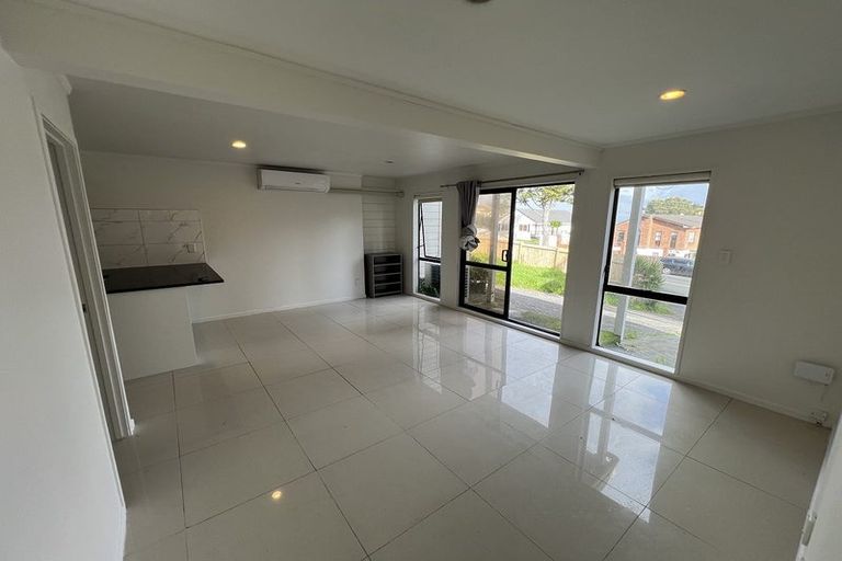Photo of property in 22 Goodwood Drive, Goodwood Heights, Auckland, 2105