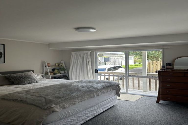 Photo of property in 2/22 Neptune Avenue, Beach Haven, Auckland, 0626