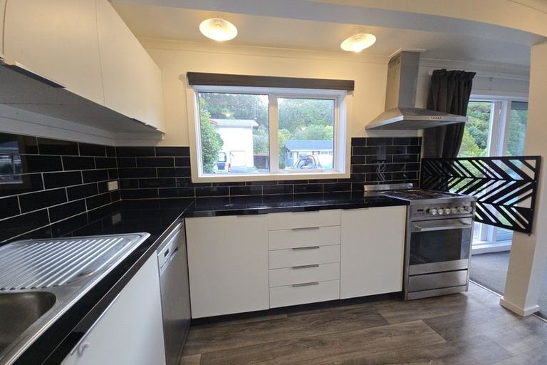 Photo of property in 13 Westhaven Drive, Tawa, Wellington, 5028