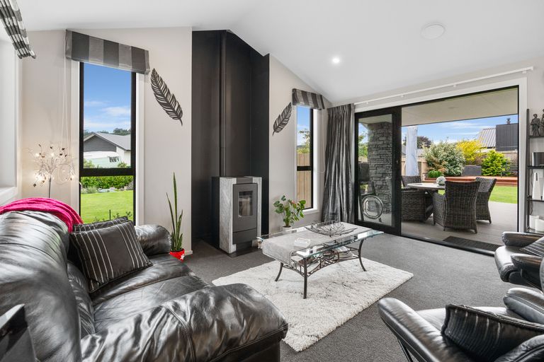 Photo of property in 17 Rodeo Place, Outram, 9019