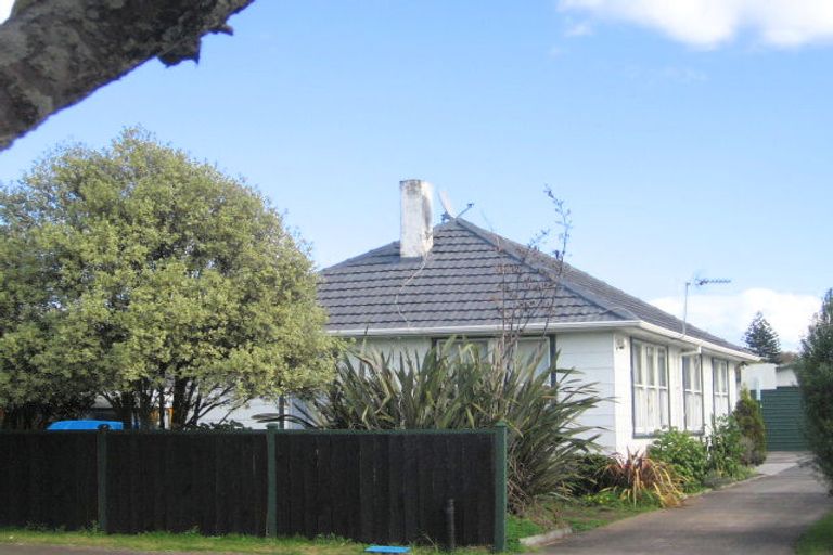 Photo of property in 2/80 Cambridge Terrace, Papatoetoe, Auckland, 2025