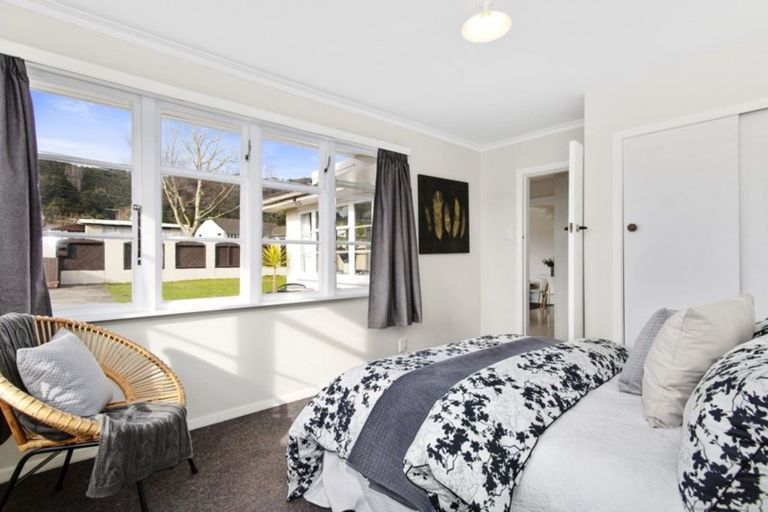Photo of property in 360 Stokes Valley Road, Stokes Valley, Lower Hutt, 5019