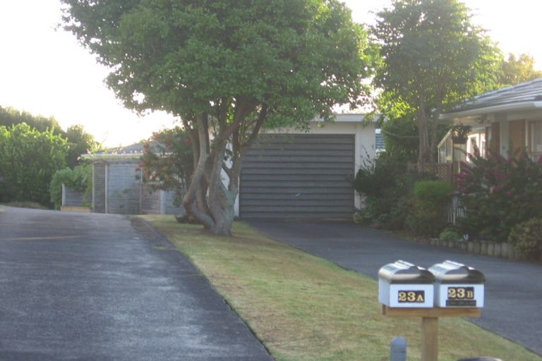 Photo of property in 1/23 Mannering Place, Hillcrest, Auckland, 0627