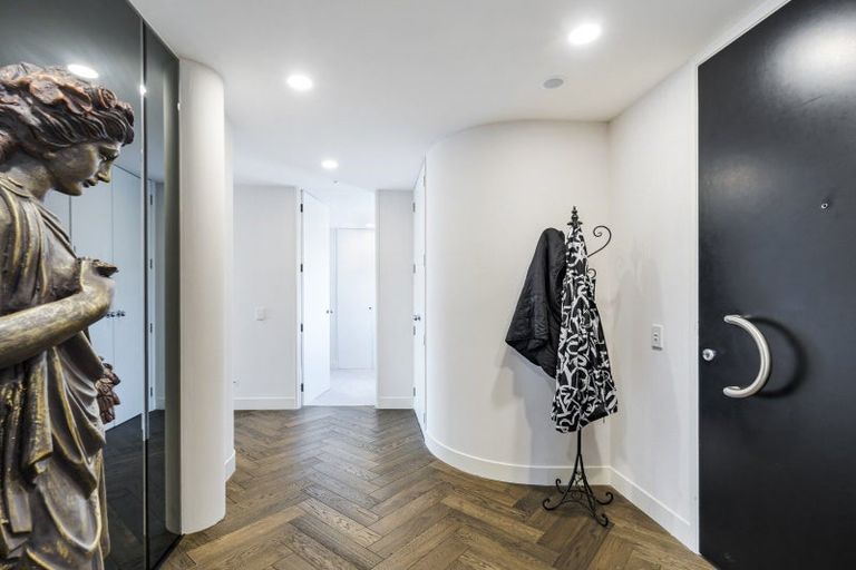 Photo of property in 5/120 Saint Aubyn Street, New Plymouth, 4310
