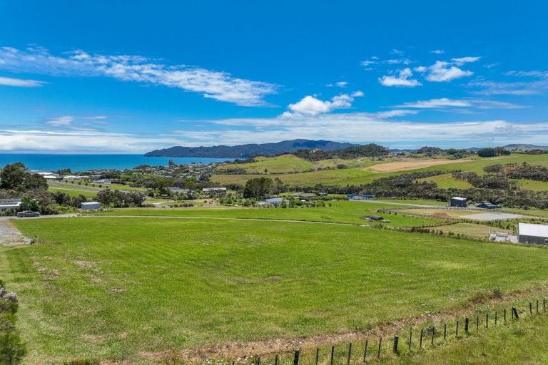 Photo of property in 6 Frazer Place, Coopers Beach, 0420