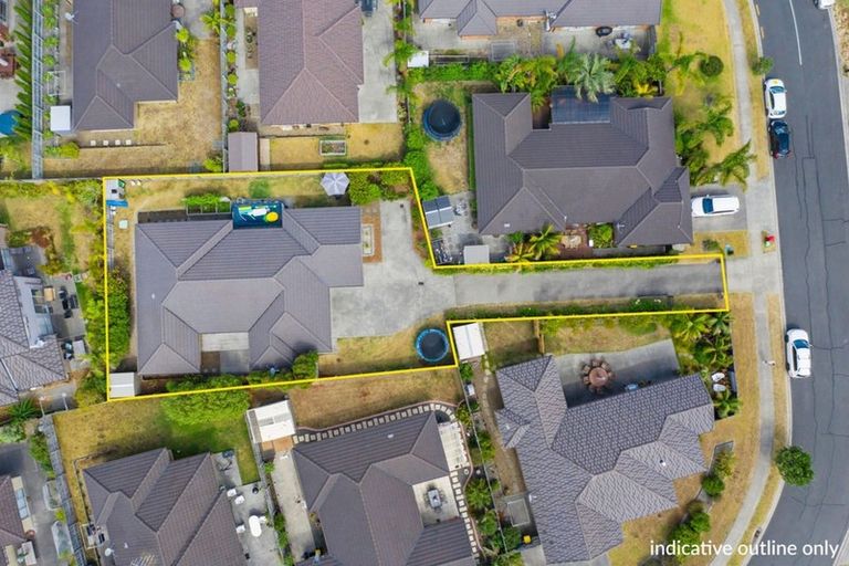 Photo of property in 25 Saltwood Street, Red Beach, 0932