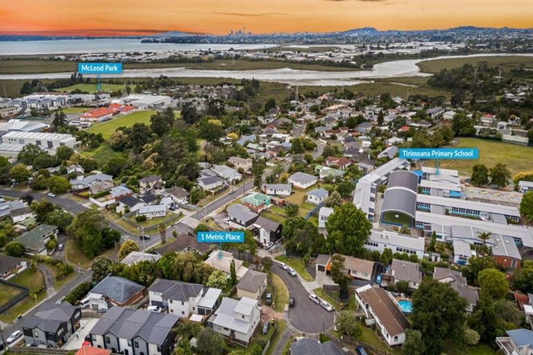 Photo of property in 1 Metric Place, Te Atatu South, Auckland, 0610