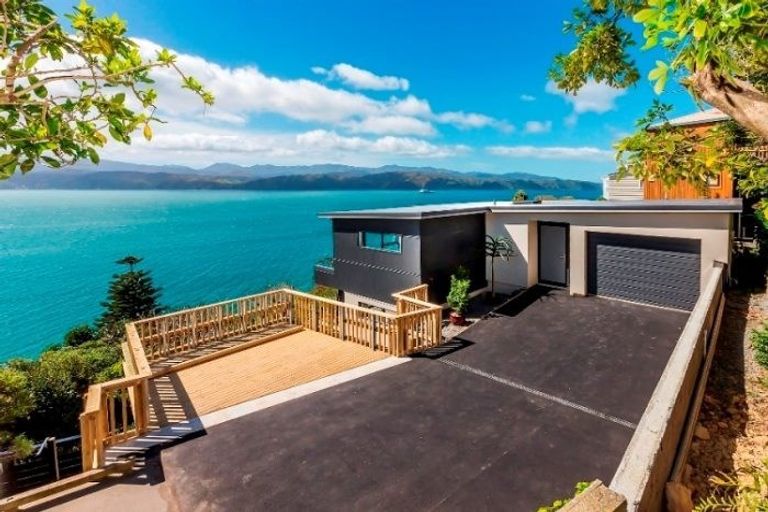 Photo of property in 67 Pretoria Road, Karaka Bays, Wellington, 6022