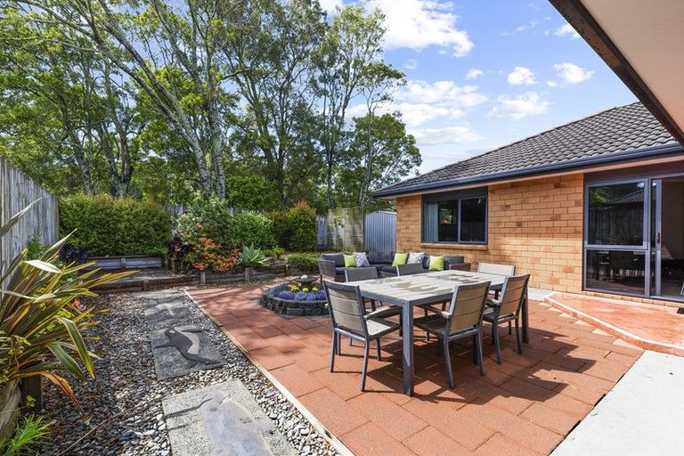 Photo of property in 60 Seamount Drive, Red Beach, 0932