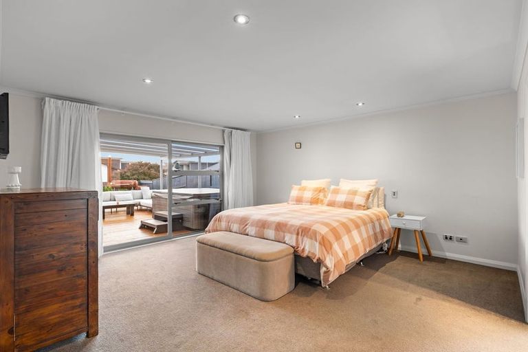 Photo of property in 20 Rosalie Terrace, Kelvin Grove, Palmerston North, 4414