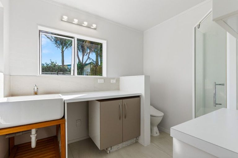 Photo of property in 177 West Harbour Drive, West Harbour, Auckland, 0618