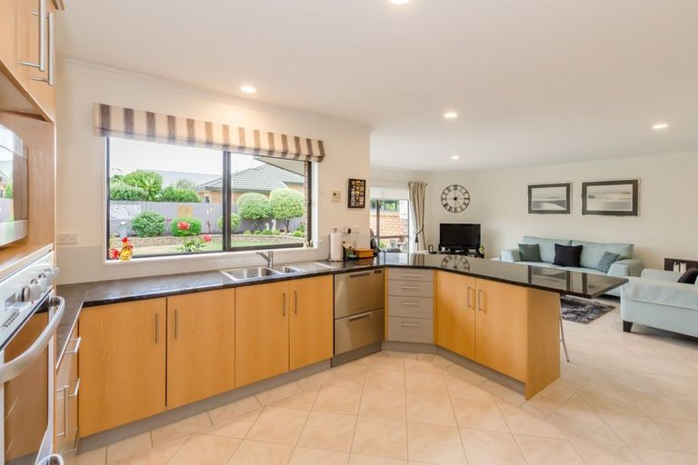 Photo of property in 70 Milne Drive, Paraparaumu, 5032