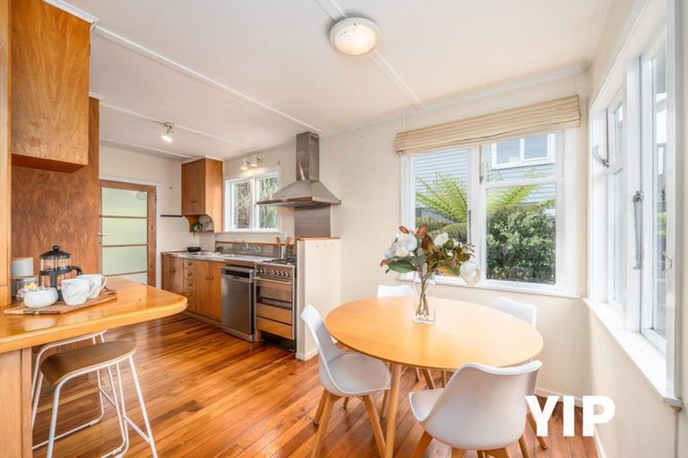 Photo of property in 139 Ruskin Road, Newlands, Wellington, 6037