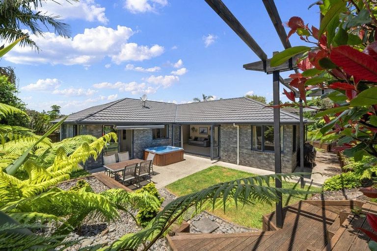 Photo of property in 56 Cabeleigh Drive, Helensville, 0800