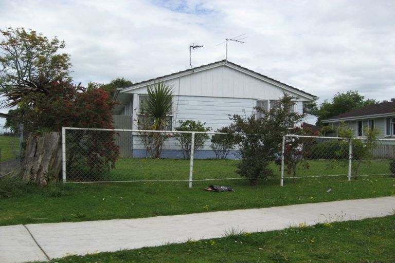 Photo of property in 32 Heyford Close, Mangere, Auckland, 2022